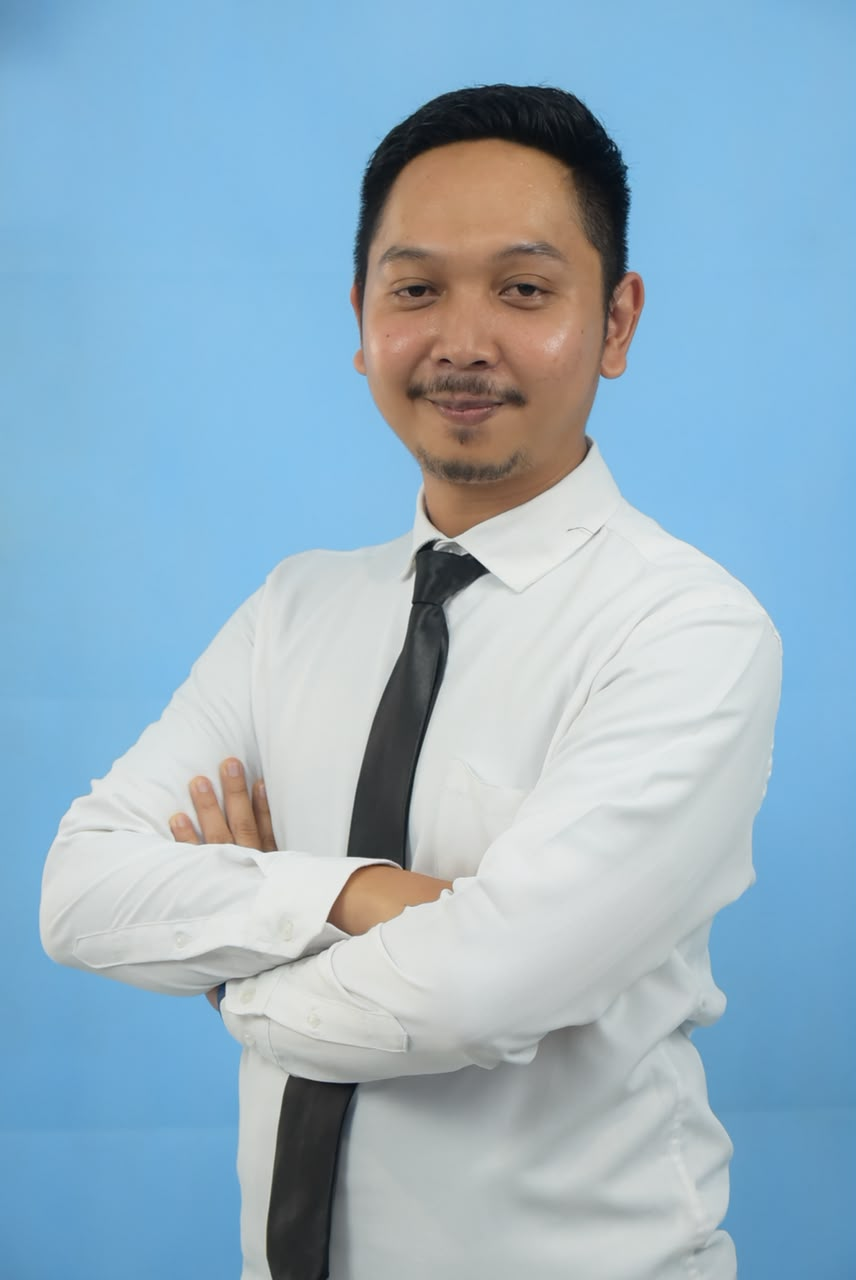 Riki Rahmad, Associate Editor